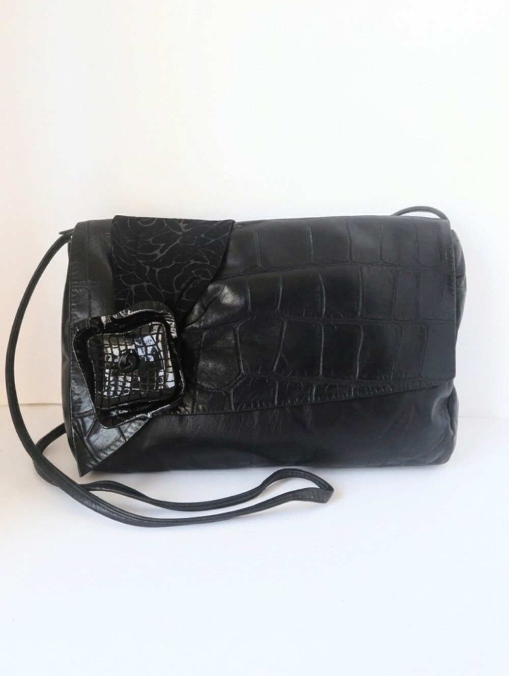 Vintage Bags by Nams Black Leather Crossbody Shoulder Purse Croc Embossed Flower